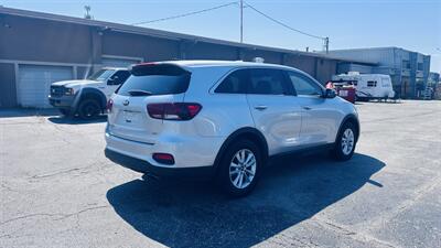 2020 Kia Sorento L - Photo 5 - Raytown, MO 64138