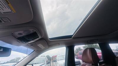 2012 Jeep Grand Cherokee Overland   - Photo 17 - Raytown, MO 64138