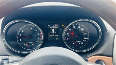 2012 Jeep Grand Cherokee Overland   - Photo 11 - Raytown, MO 64138