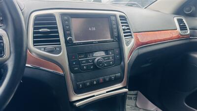 2012 Jeep Grand Cherokee Overland   - Photo 12 - Raytown, MO 64138