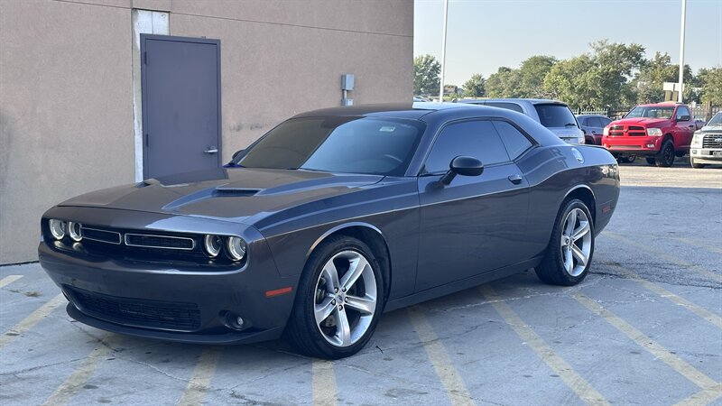 2017 Dodge Challenger R/T   - Photo 1 - Raytown, MO 64138