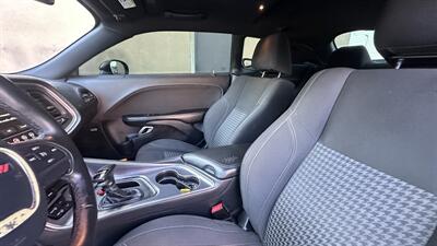 2017 Dodge Challenger R/T - Photo 19 - Raytown, MO 64138