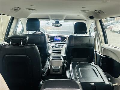 2017 Chrysler Pacifica Touring-L - Photo 13 - Kansas City, MO 64131