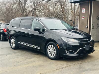 2017 Chrysler Pacifica Touring-L - Photo 4 - Kansas City, MO 64131