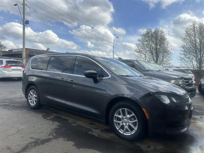 2017 Chrysler Pacifica LX   - Photo 1 - Kansas City, MO 64131