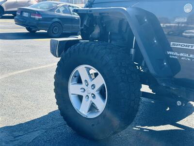 2010 Jeep Wrangler Unlimited Sport   - Photo 8 - Kansas City, MO 64131