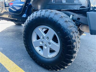 2010 Jeep Wrangler Unlimited Sport   - Photo 11 - Kansas City, MO 64131