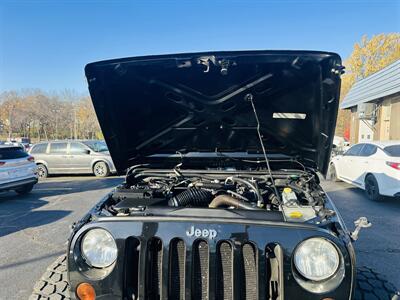 2010 Jeep Wrangler Unlimited Sport   - Photo 7 - Kansas City, MO 64131