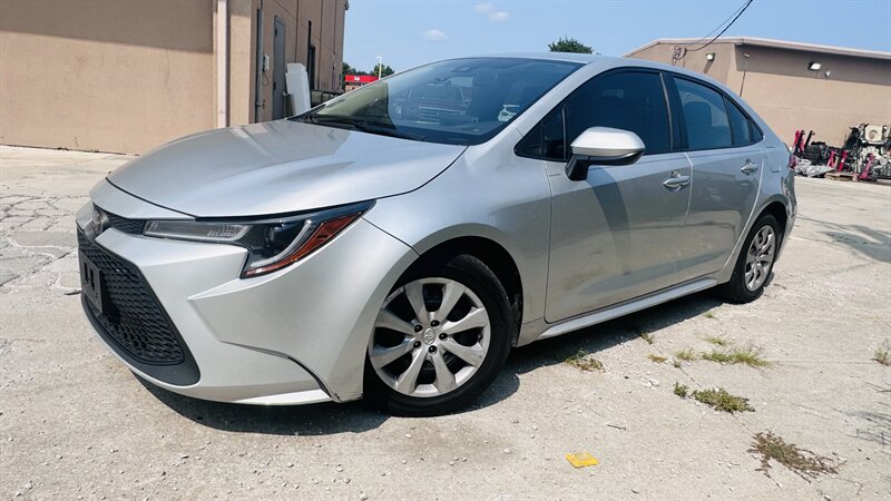 2021 Toyota Corolla LE   - Photo 1 - Raytown, MO 64138