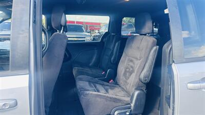 2014 Dodge Grand Caravan SXT - Photo 9 - Raytown, MO 64138