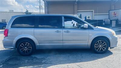 2014 Dodge Grand Caravan SXT - Photo 6 - Raytown, MO 64138