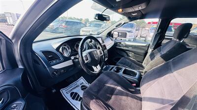 2014 Dodge Grand Caravan SXT - Photo 13 - Raytown, MO 64138