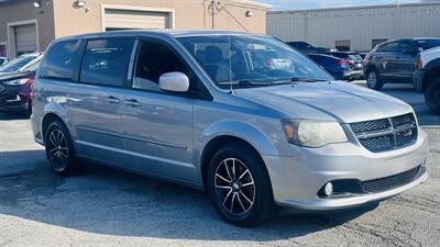 2014 Dodge Grand Caravan SXT - Photo 5 - Raytown, MO 64138