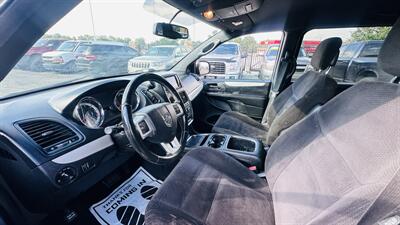 2014 Dodge Grand Caravan SXT - Photo 11 - Raytown, MO 64138