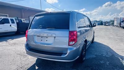 2014 Dodge Grand Caravan SXT - Photo 8 - Raytown, MO 64138