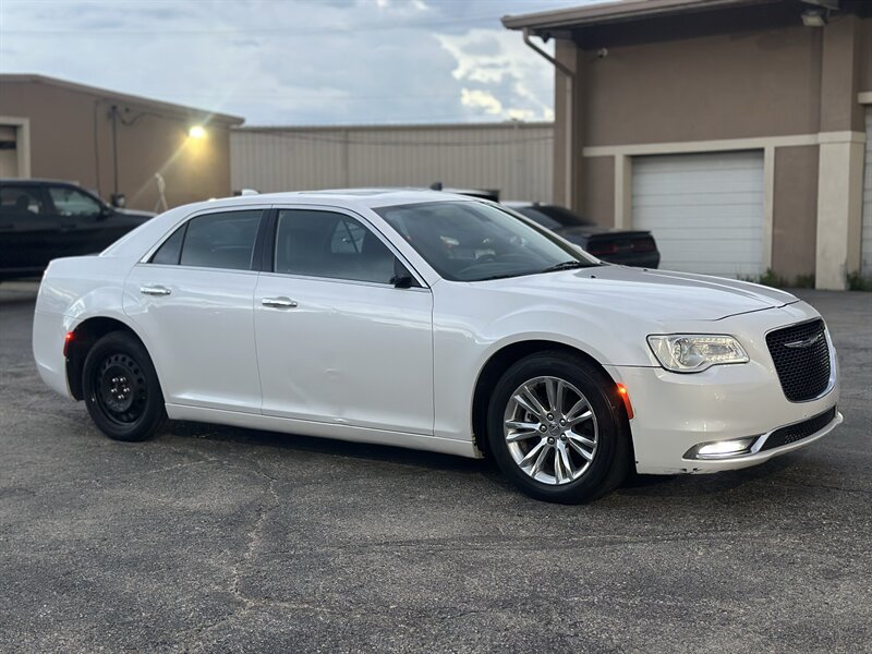 2016 Chrysler 300 C  