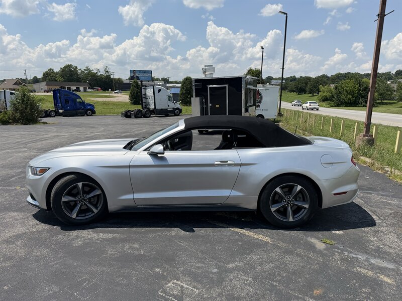 2015 Ford Mustang V6   - Photo 1 - Raytown, MO 64138