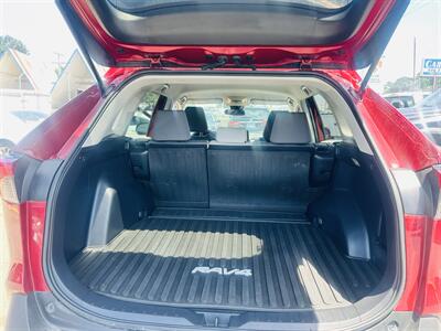 2020 Toyota RAV4 XLE - Photo 8 - Kansas City, MO 64131
