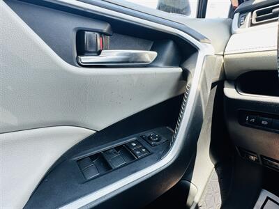 2020 Toyota RAV4 XLE - Photo 20 - Kansas City, MO 64131