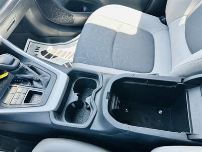 2020 Toyota RAV4 XLE - Photo 15 - Kansas City, MO 64131