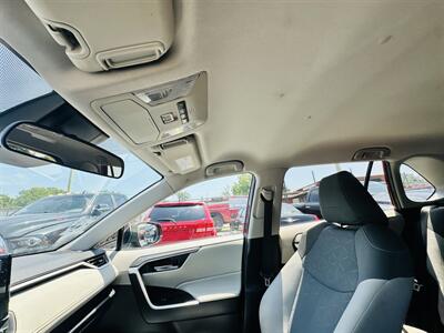 2020 Toyota RAV4 XLE - Photo 12 - Kansas City, MO 64131