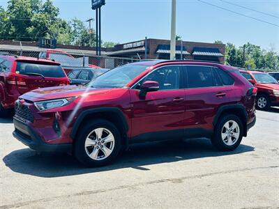 2020 Toyota RAV4 XLE - Photo 2 - Kansas City, MO 64131