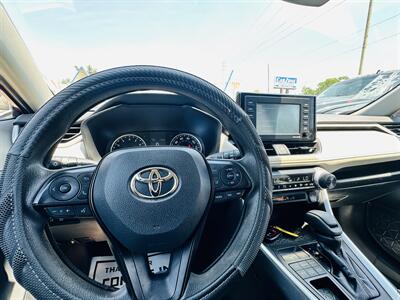 2020 Toyota RAV4 XLE - Photo 11 - Kansas City, MO 64131