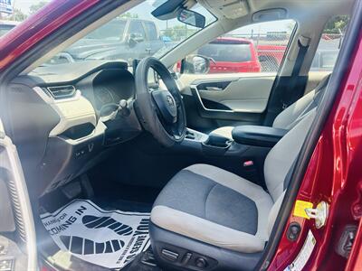 2020 Toyota RAV4 XLE - Photo 25 - Kansas City, MO 64131