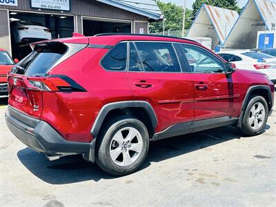2020 Toyota RAV4 XLE - Photo 5 - Kansas City, MO 64131