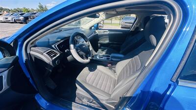 2020 Ford Fusion SE   - Photo 15 - Raytown, MO 64138