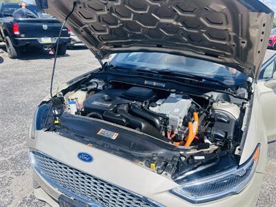 2019 Ford Fusion Hybrid Titanium - Photo 35 - Raytown, MO 64138