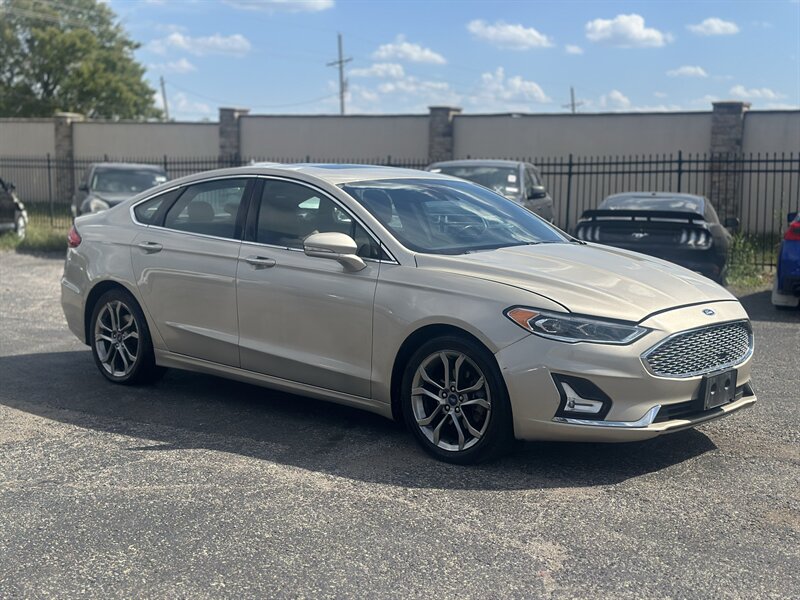 2019 Ford Fusion Hybrid Titanium   - Photo 1 - Raytown, MO 64138