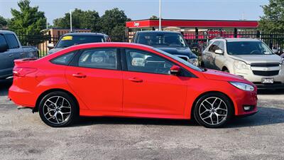 2015 Ford Focus SE - Photo 2 - Raytown, MO 64138