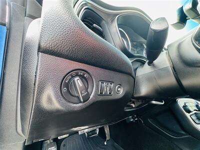 2015 Dodge Challenger R/T   - Photo 18 - Raytown, MO 64138