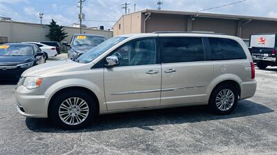 2013 Chrysler Town and Country Touring-L - Photo 4 - Raytown, MO 64138