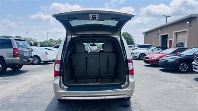 2013 Chrysler Town and Country Touring-L - Photo 10 - Raytown, MO 64138