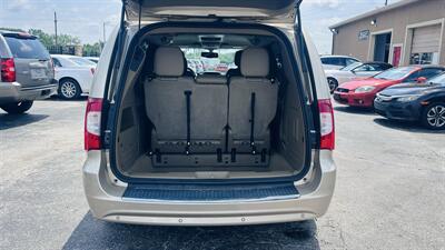 2013 Chrysler Town and Country Touring-L - Photo 8 - Raytown, MO 64138
