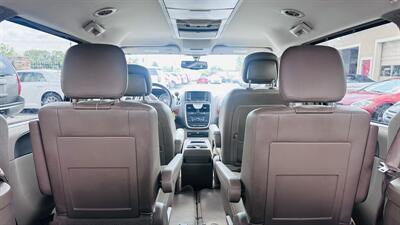 2013 Chrysler Town and Country Touring-L - Photo 24 - Raytown, MO 64138