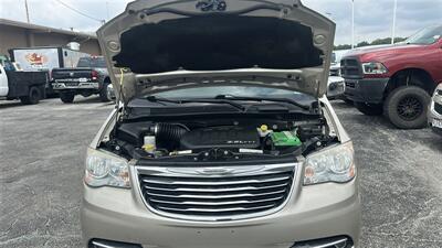 2013 Chrysler Town and Country Touring-L - Photo 31 - Raytown, MO 64138