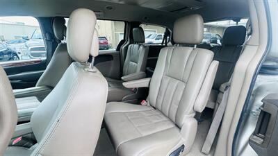 2013 Chrysler Town and Country Touring-L - Photo 22 - Raytown, MO 64138