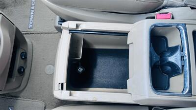 2013 Chrysler Town and Country Touring-L - Photo 26 - Raytown, MO 64138