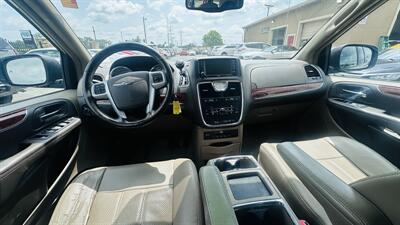 2013 Chrysler Town and Country Touring-L - Photo 16 - Raytown, MO 64138