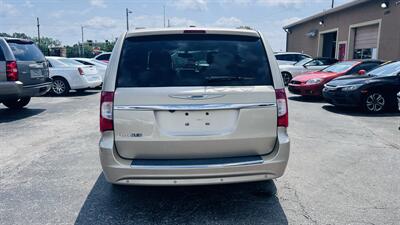 2013 Chrysler Town and Country Touring-L - Photo 9 - Raytown, MO 64138