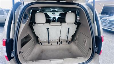 2013 Chrysler Town and Country Touring-L - Photo 11 - Raytown, MO 64138
