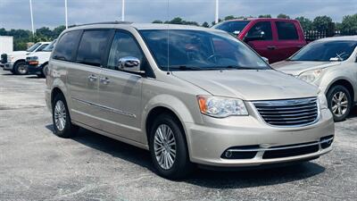 2013 Chrysler Town and Country Touring-L - Photo 3 - Raytown, MO 64138
