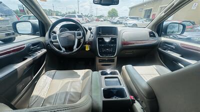 2013 Chrysler Town and Country Touring-L - Photo 15 - Raytown, MO 64138