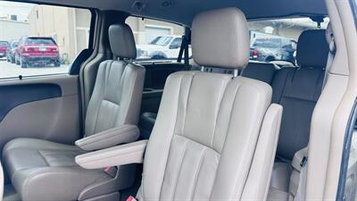 2013 Chrysler Town and Country Touring-L - Photo 23 - Raytown, MO 64138