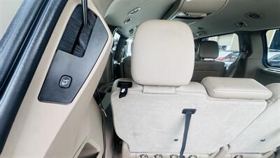 2013 Chrysler Town and Country Touring-L - Photo 12 - Raytown, MO 64138