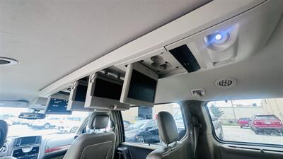 2013 Chrysler Town and Country Touring-L - Photo 19 - Raytown, MO 64138