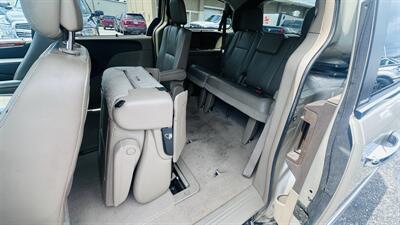 2013 Chrysler Town and Country Touring-L - Photo 18 - Raytown, MO 64138